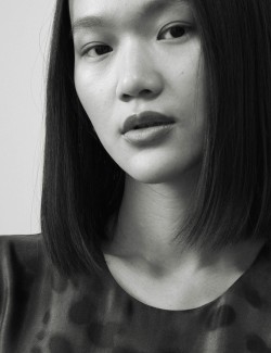 Midi šaty sloupového střihu se zvířecím potiskem