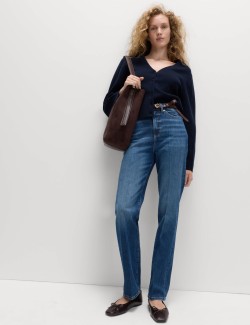 Úzké džíny se středně vysokým pasem