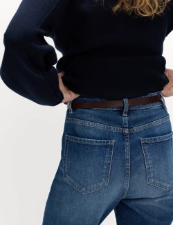 Úzké džíny se středně vysokým pasem