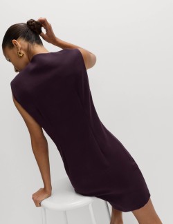 Mini šaty s ozdobnými knoflíky