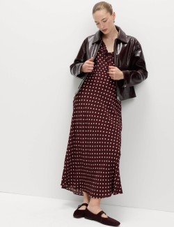 Puntíkované neformální midaxi šaty