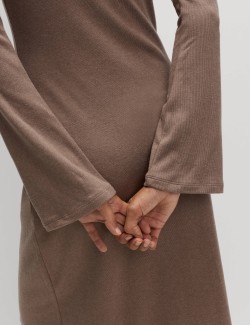 Žerzejové pohodlné midi pouzdrové šaty