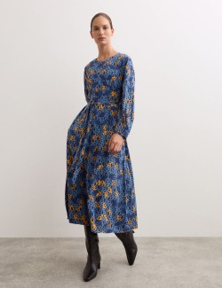 Kolové midi šaty z čistého hedvábí s potiskem listů