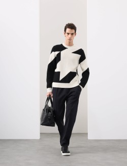 Svetr s vysokým podílem vlny a kulatým výstřihem