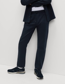 Tepláky s vysokým podílem bavlny a motivem rybí kosti