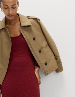 Žerzejové texturované midi pouzdrové šaty s oválným výstřihem