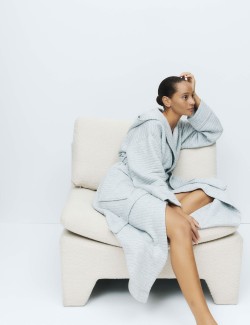 Prošívaný dlouhý župan s kapucí