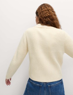 Pletená bunda s mračnatými vlákny a ozdobnými kapsami