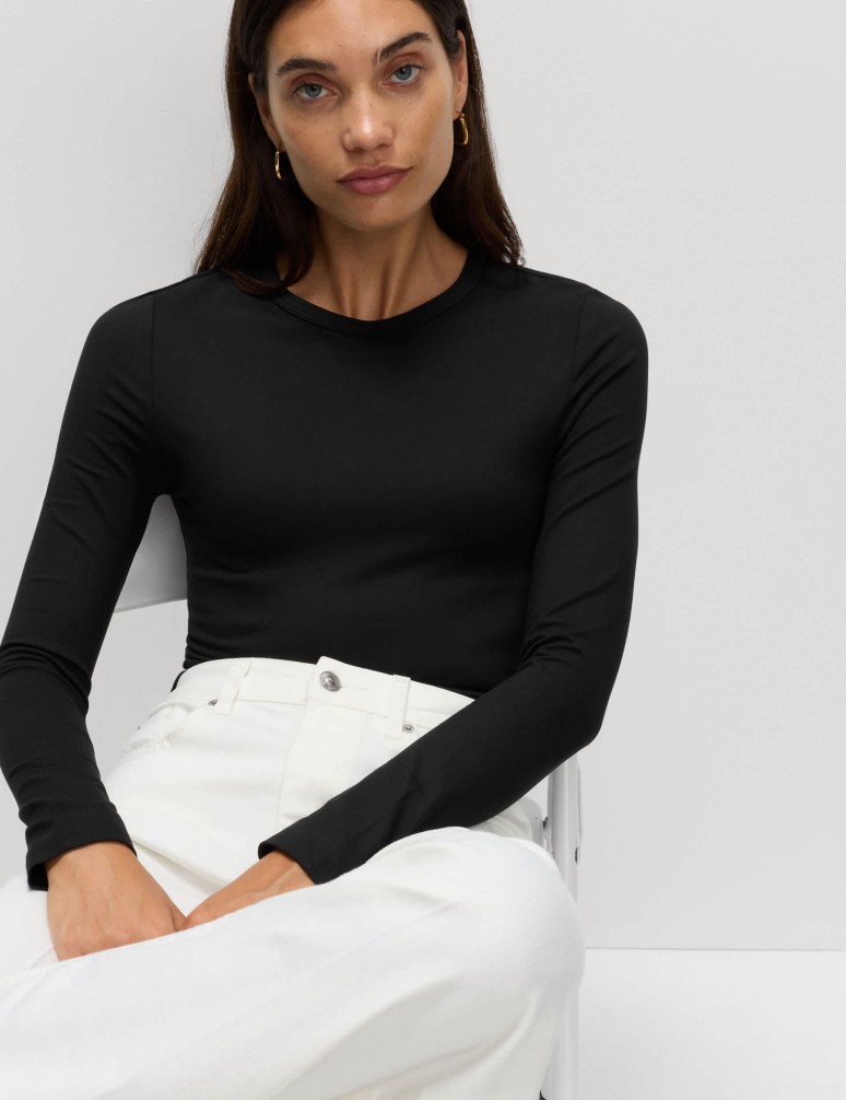 Top s dlouhými rukávy těsného střihu