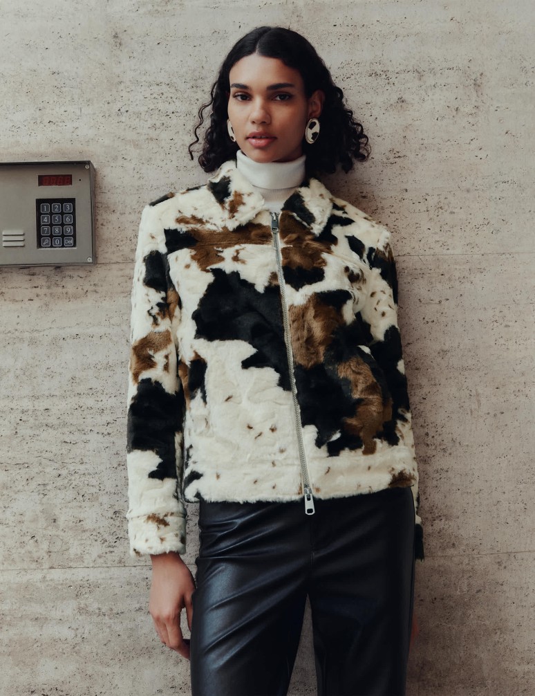 Kamioňácká bunda s umělou kožešinou a potiskem kravské kůže