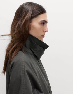 Praktický podlouhlý kabát s límečkem a vysokým podílem bavlny