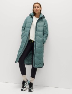 Prošívaná zateplená bunda s kapucí a technologií Stormwear™