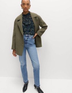 Úzké džíny se středně vysokým pasem