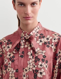 Žakárová halenka s límcem a květinovým potiskem