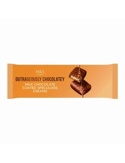 6 pšeničných sušenek se skořicovou příchutí slepovaných náplní s příchutí karamelizovaných sušenek a máčených v mléčné čokoládě