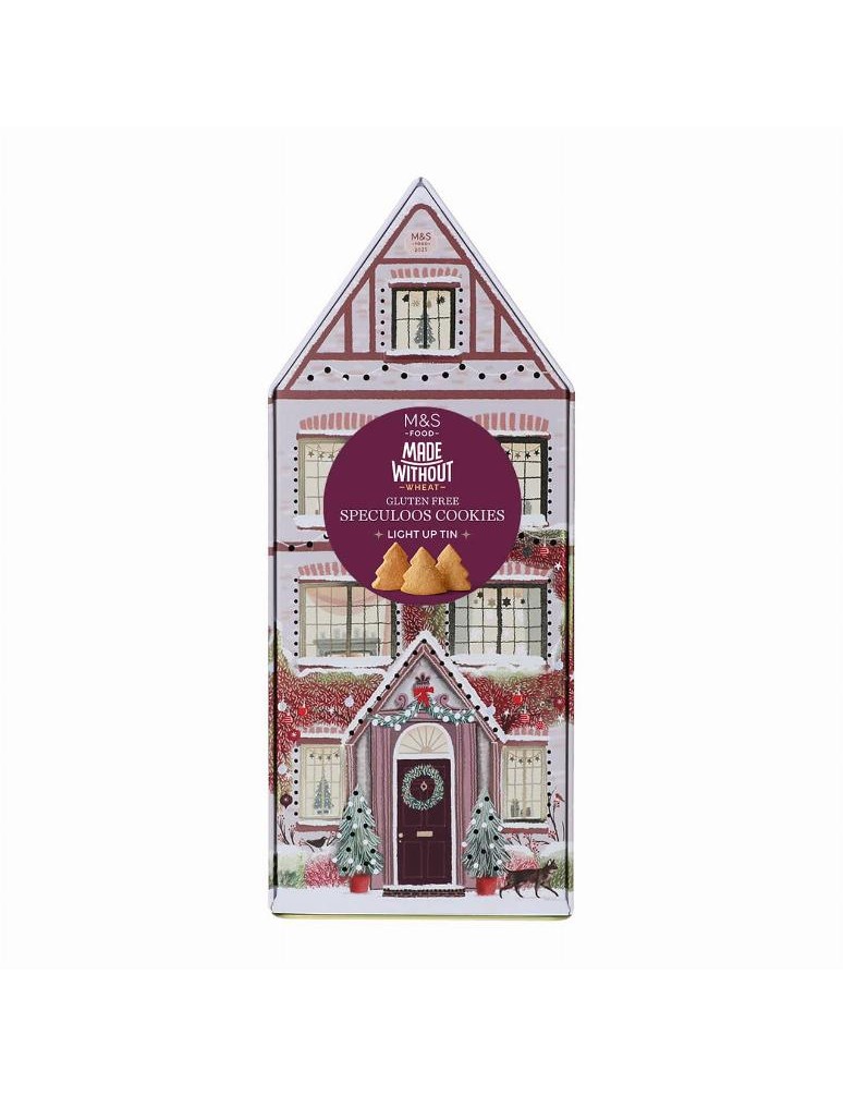 8 bezlepkových sušenek z křehkého máslového těsta ve tvaru stromečku