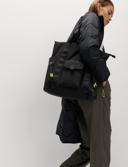 Taška s uchy a několika kapsami