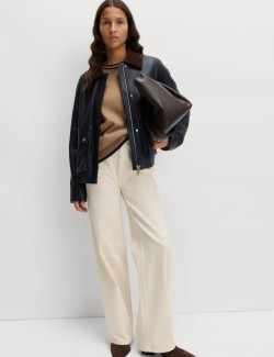 Mimořádně měkký svetr s výstřihem ke krku a kontrastními lemy