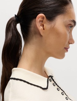 Žebrovaný pletený top s límečkem a ozdobnými knoflíky