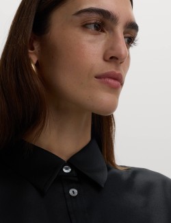 Saténová propínací košile s límečkem