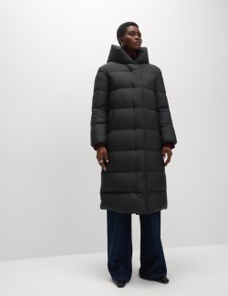 Dlouhý kabát s peřím a prachovým peřím