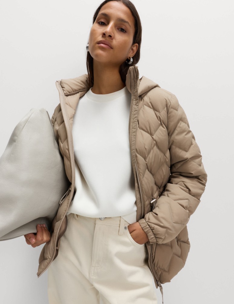 Prošívaná bunda s peřím a prachovým peřím, s cik-cak vzorem