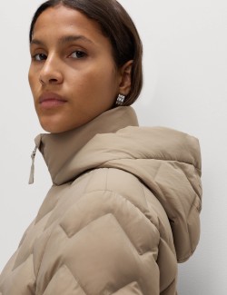 Prošívaná bunda s peřím a prachovým peřím, s cik-cak vzorem