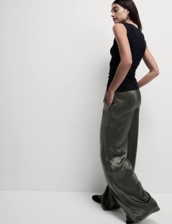 Saténové kapsáčové kalhoty s širokými nohavicemi