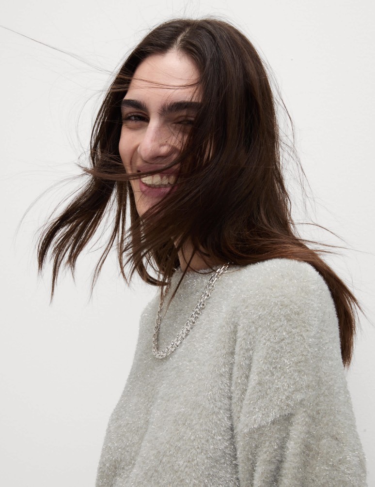 Volný třpytivý svetr ve stylu ombré s výstřihem ke krku