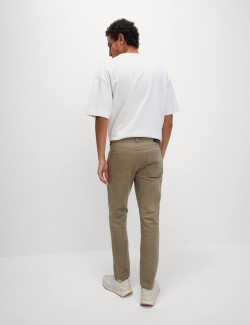 Strečové džíny úzkého střihu s 360 pružností