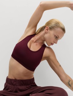 Středně zpevněná oboustranná bezešvá sportovní podprsenka