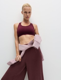 Středně zpevněná oboustranná bezešvá sportovní podprsenka