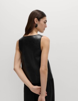 Top z umělé kůže s cvočky