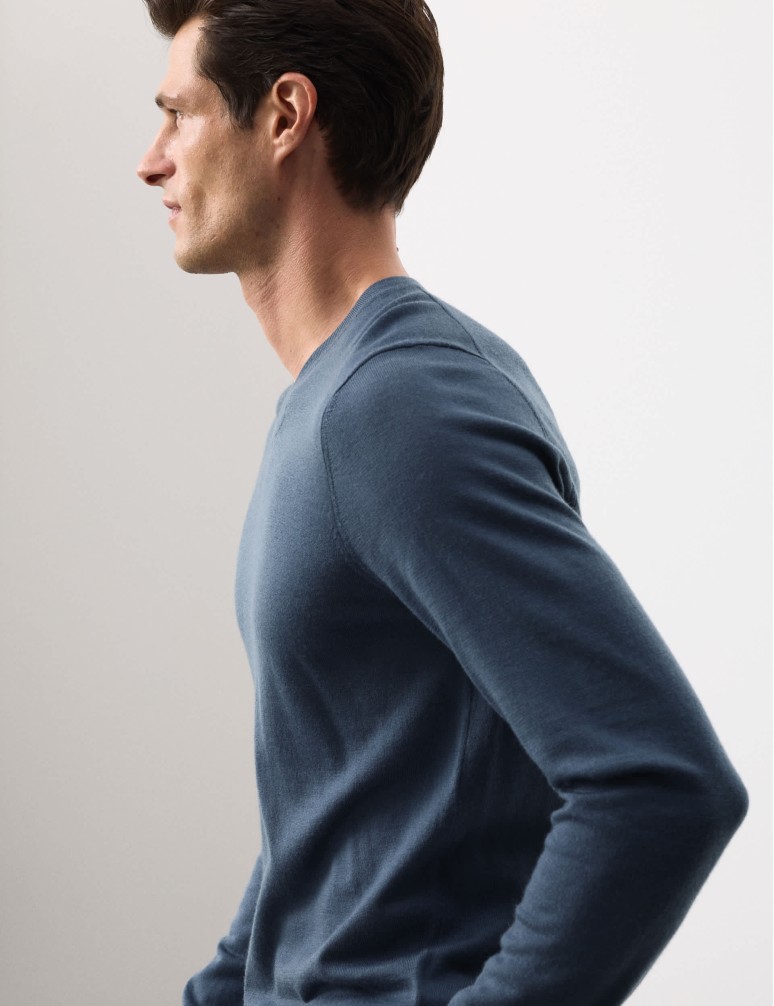 Svetr s výstřihem do V z čisté mimořádně jemné vlny merino