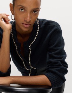 Kardigan s kulatým výstřihem a drahokamy