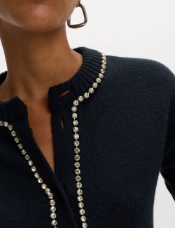 Kardigan s kulatým výstřihem a drahokamy