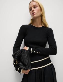 Žebrovaný svetr s výstřihem ke krku s kontrastními detaily