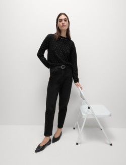 Zdobený hebký svetr s výstřihem ke krku