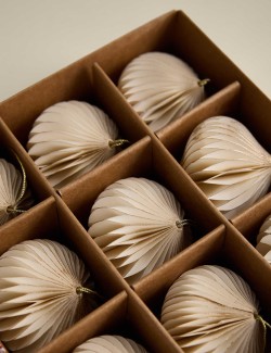 9 ks papírových ozdob