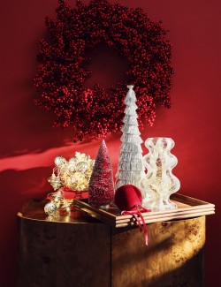 Věnec s výrazem červeného bobulového ovoce