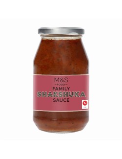 Rajčatová omáčka shakshuka s červenou paprikou, cibulí a kořením