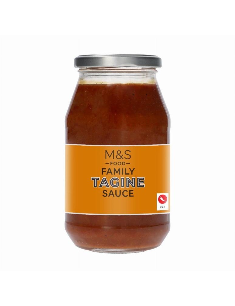 Rajčatová omáčka tagine s cibulí, červenou paprikou, meruňkami a kořením