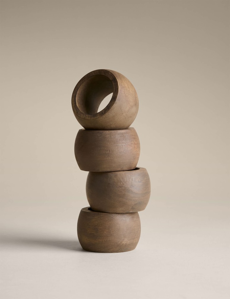 Sada 4 dřevěných kroužků na ubrousky