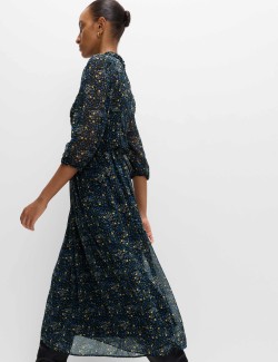 Květované nabírané midaxi šaty se zvýrazněným pasem a řasením