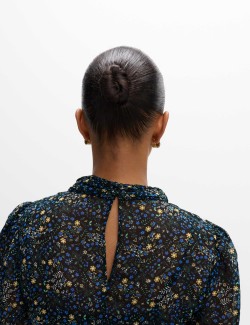 Květované nabírané midaxi šaty se zvýrazněným pasem a řasením