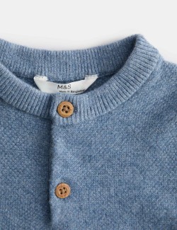 Pletený svetr s knoflíkovou légou u krku (0–8 let)