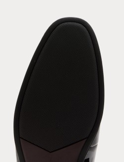 Lakovaná obuv typu derby