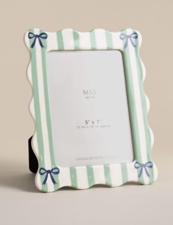 Proužkovaný keramický fotorámeček 13 x 18 cm