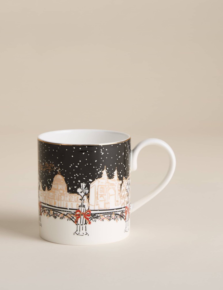London Christmas Scene Mug