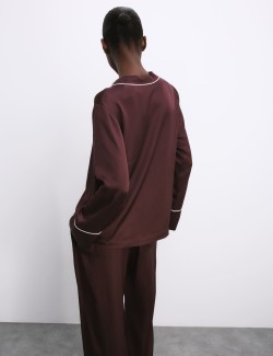 Saténová pyžamová souprava s klopami